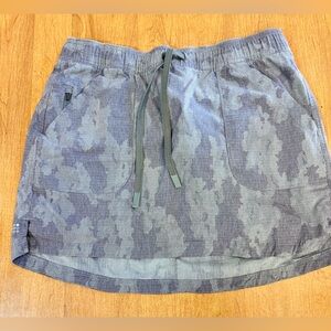 Title Nine Women’s Small Gray Camo Athletic Skort Drawstring Zip Pockets